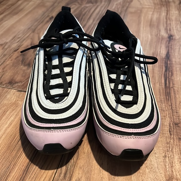 Fairly new - Picture 3 of 6